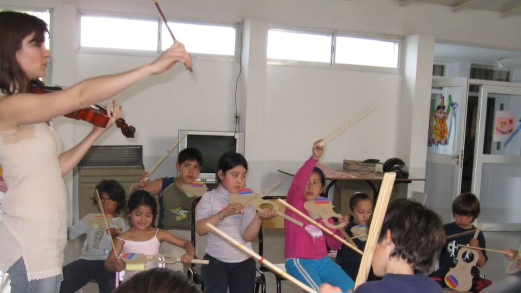 Alejandra Hall: "En plena catástrofe, los chicos se subieron a los techos con los instrumentos"