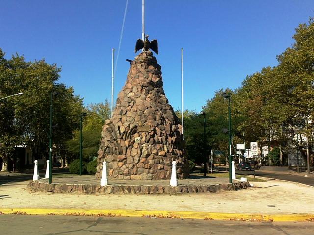 La historia del Monumento a la Bandera de Fcio.Varela
