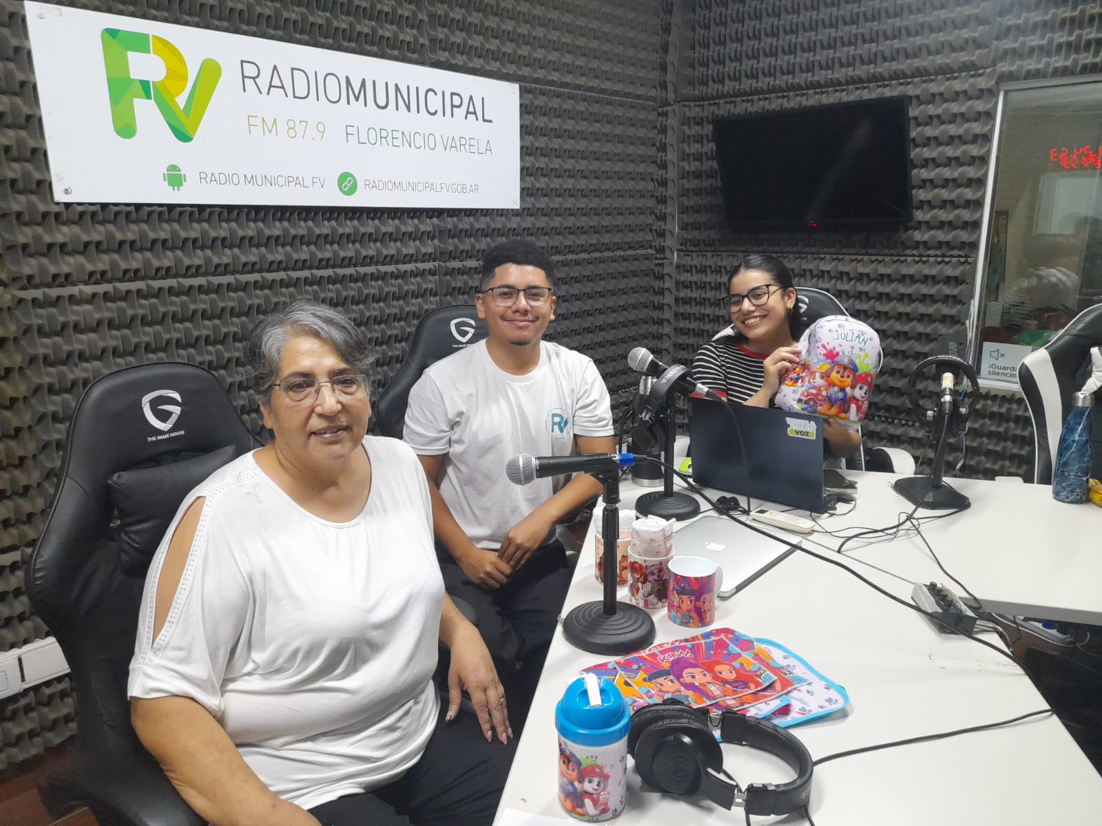 ¡Vuelta a clases!: Mónica Vera presentó sus kits escolares personalizados para el ciclo lectivo 2026