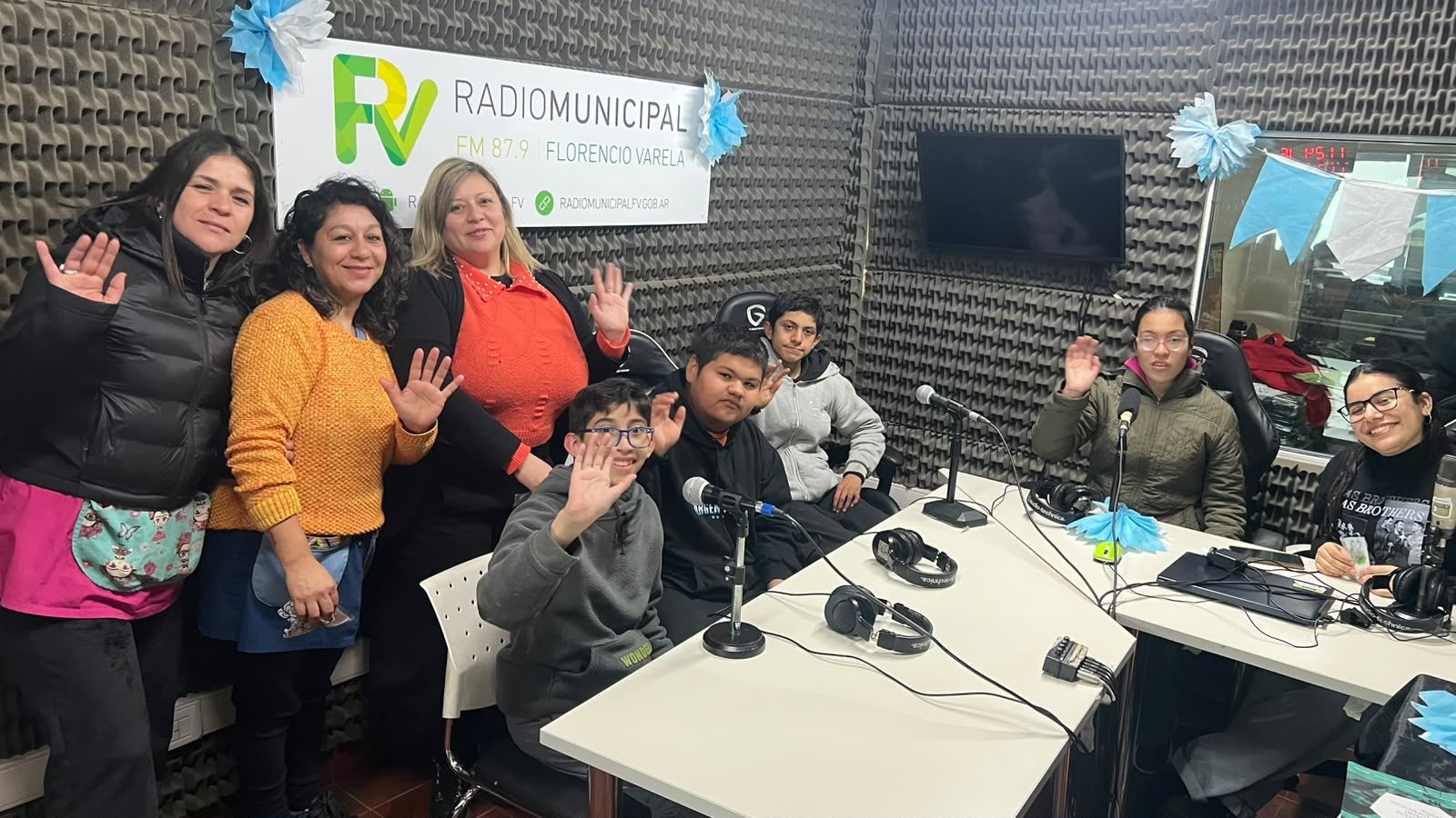 La Escuela de Educación Especial N° 502 visitó los estudios de la Radio Municipal