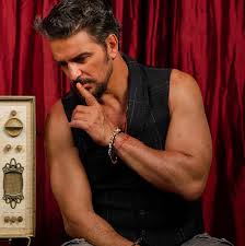 ¿Sabías que Ricardo Arjona estudió Ciencias de la Comunicación?