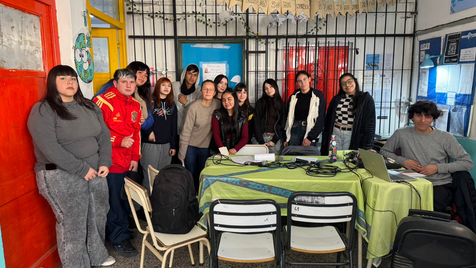 La radio en el patio de la Escuela Secundaria N°61 