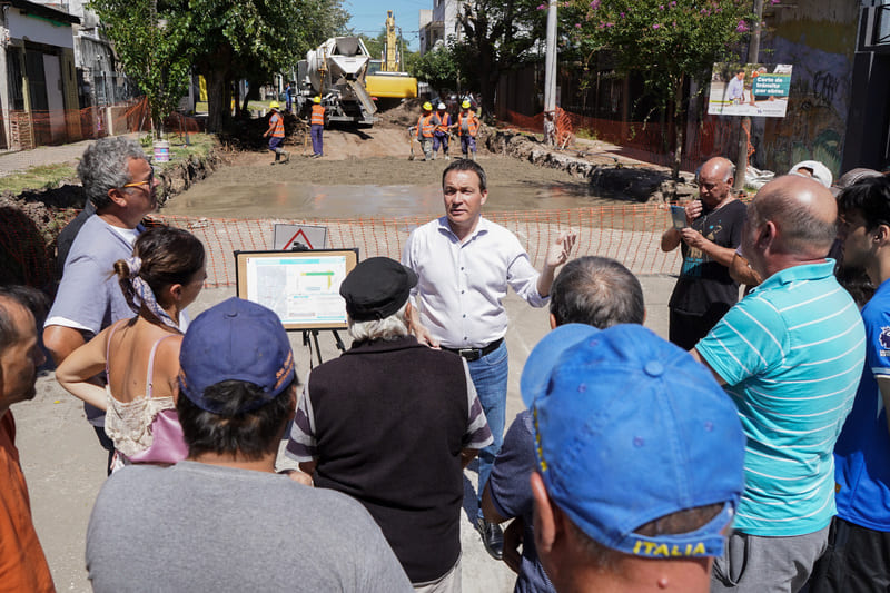 El Municipio de Florencio Varela continuó con la obra de pavimentación en San Eduardo