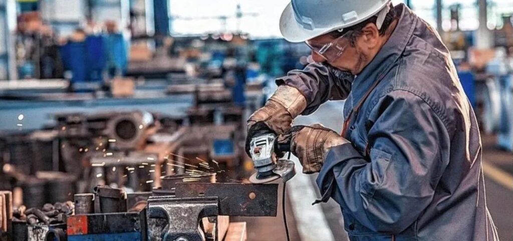 La otra cara del boom agroexportador: 7 de cada 10 ramas de la industria santafesina siguen en caída