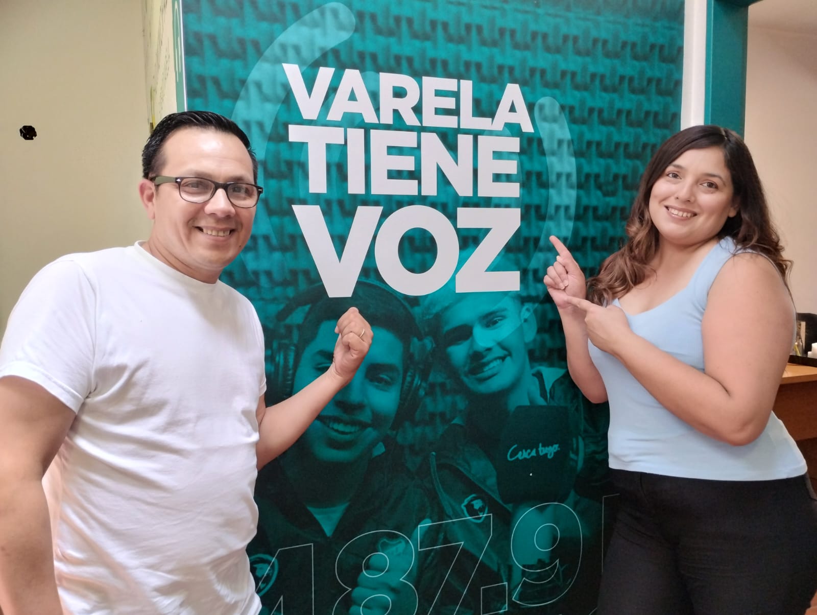 ¡Los cantantes varelenses Brenda y JuanMa nos regalaron un acústico a pura cumbia! 