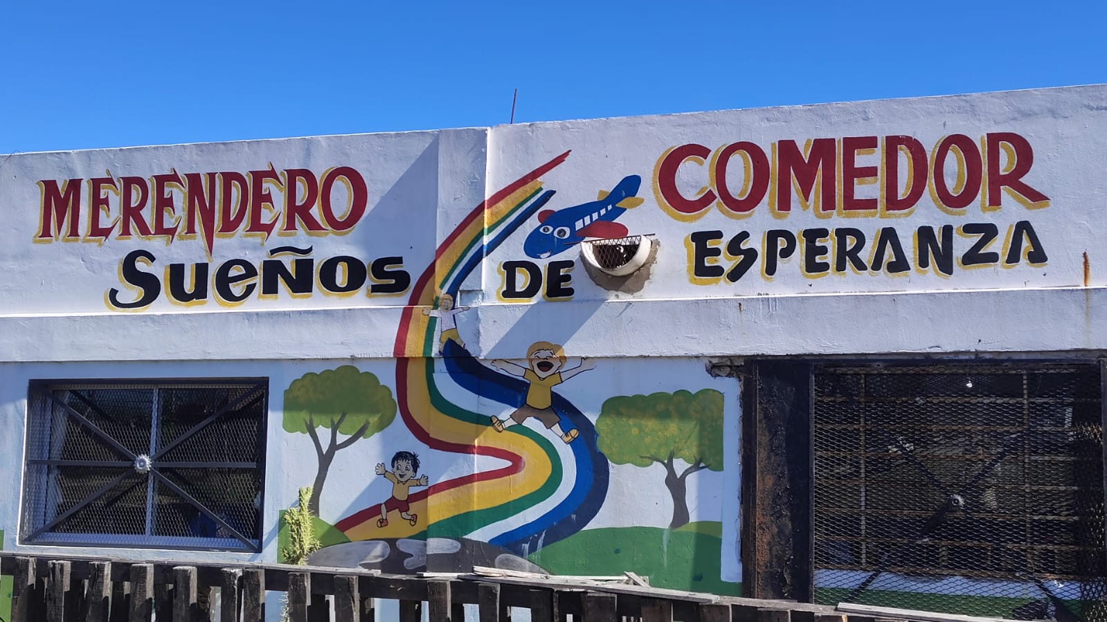 El Gobierno Nacional anunció una nueva normativa para el Mercado Central en el retiro de mercadería para los comedores y merenderos. “Un poco de humanidad deberían tener las autoridades nacionales”, María del comedor Sueños de Esperanza